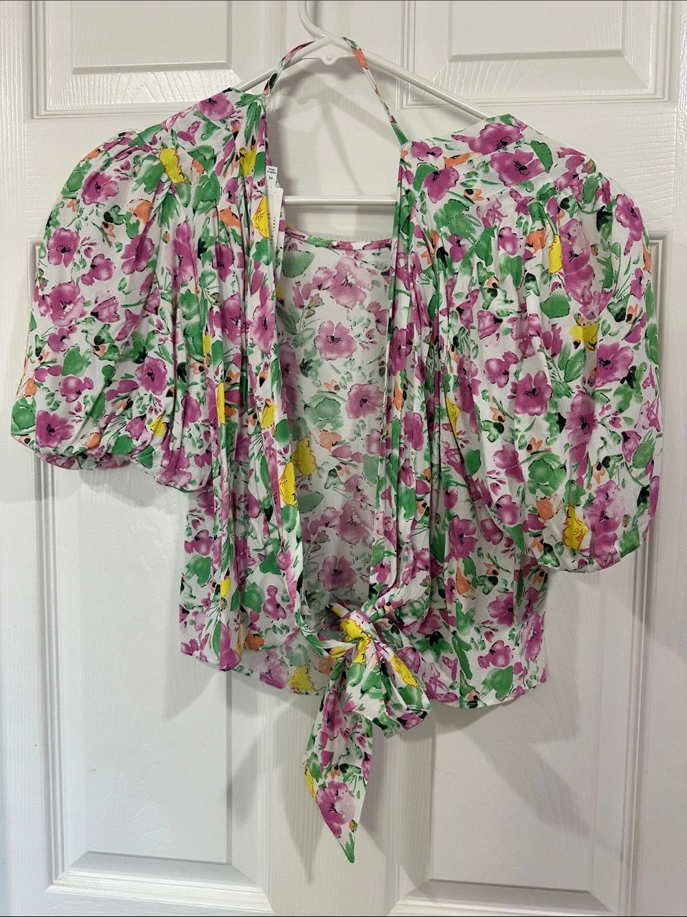 Astr Floral Puff-Sleeve Tie-Back Blouse in White, Pink & Green